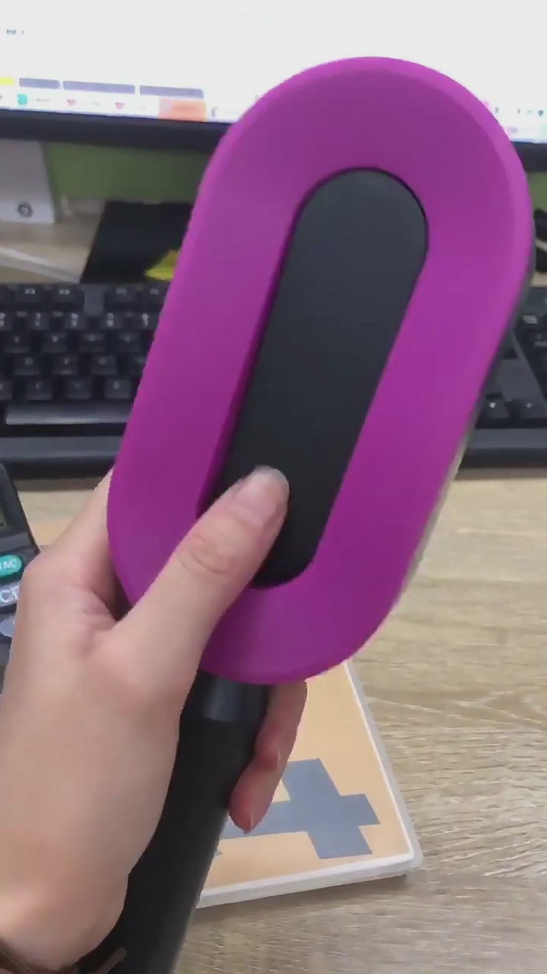 One-Key Self Cleaning Hair Brush – Anti-Static Airbag Massage Comb